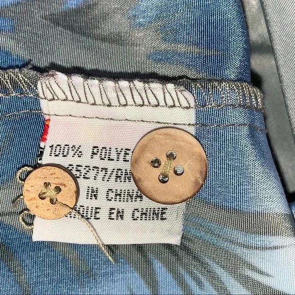 Maui Maui Mens Size Large Button Up Polyester Hawaiian Shirt Night Palms Camp - Picture 8 of 9